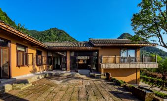 Four-Faced Mountains Twin XILU Homestay