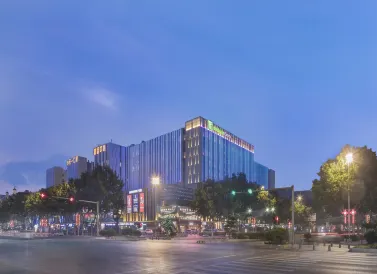 Holiday Inn Express Qingdao Chengyang Central