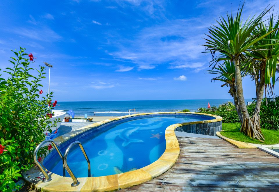 蝶型四房两厅别墅