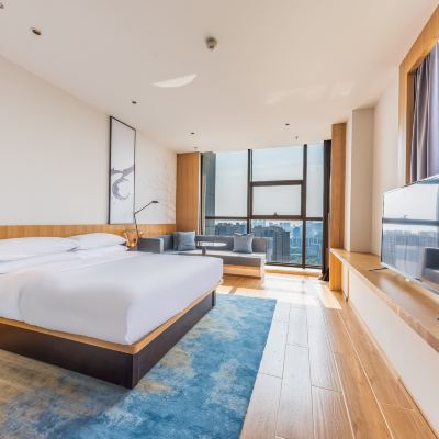 高空全景行政大床房「270°觀景+可聯網投屏液晶電視」 武昌萬楓飯店（街道口理工大學店）優惠