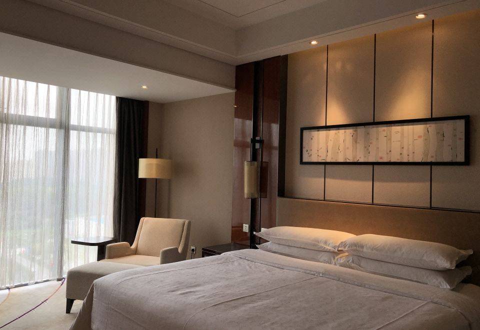 Sheraton Langfang Chaobai River HotelDeluxe Double Room