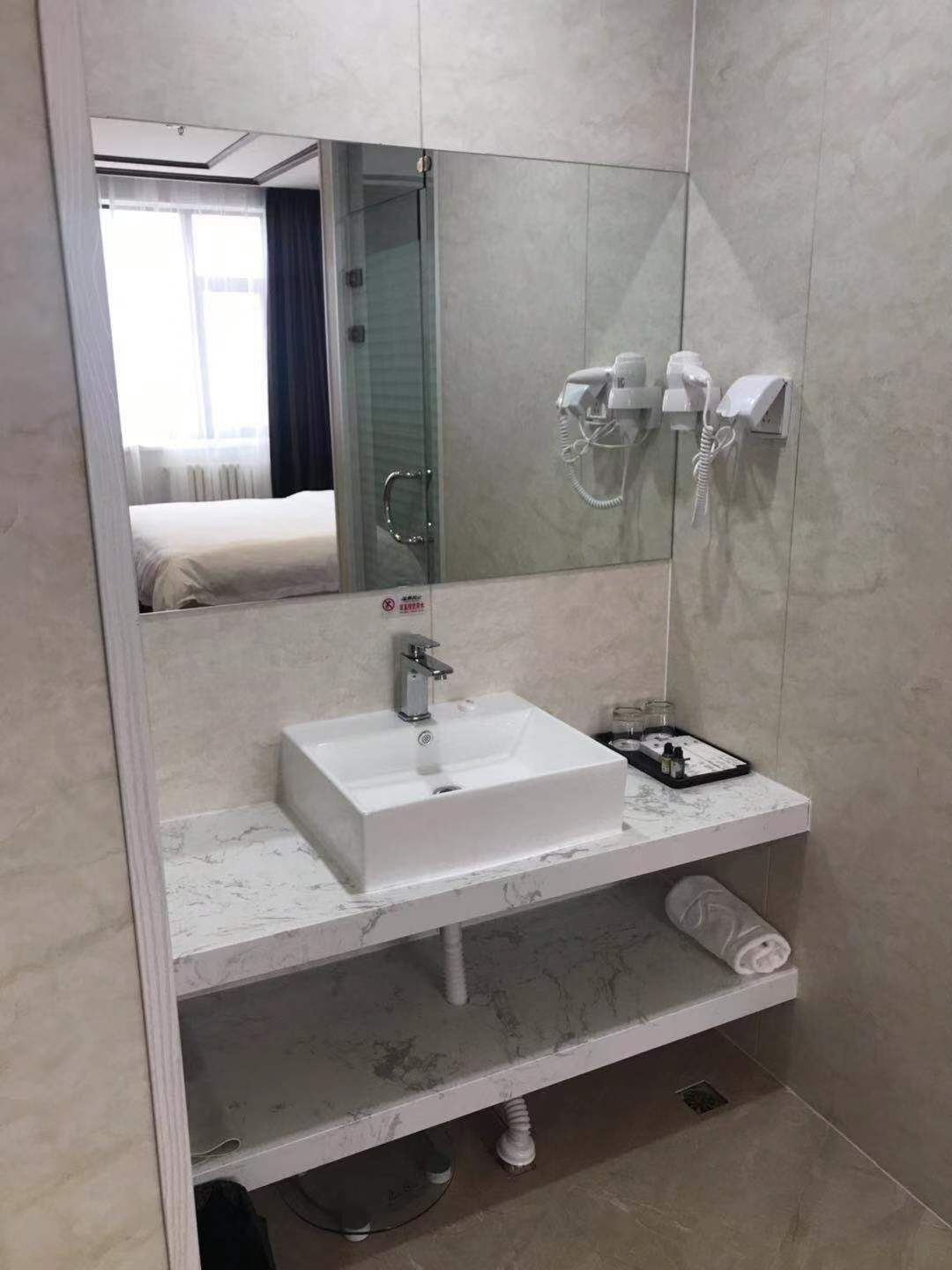 C.S. Sunshine Hotel阳光轻奢大床房「舒适好眠」