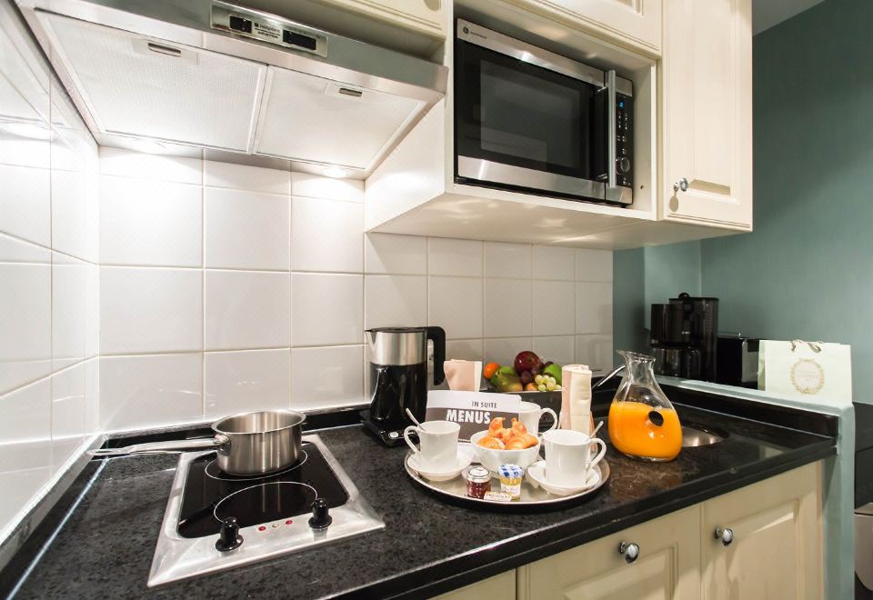 Fraser Suites le Claridge Champs-ElyséesDeluxe King Suite