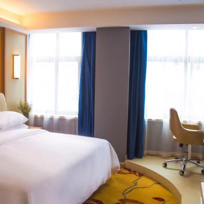 高級大床房 維也納酒店（句容茅山風景區朝陽路店）優惠