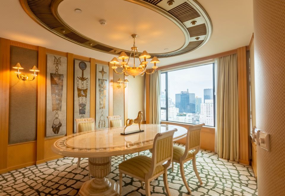 Renaissance Riverside Hotel SaigonPresidential Suite