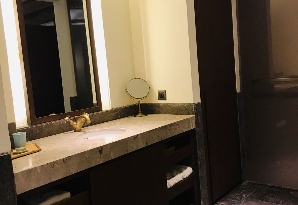 地暖·雅韵豪华大床房