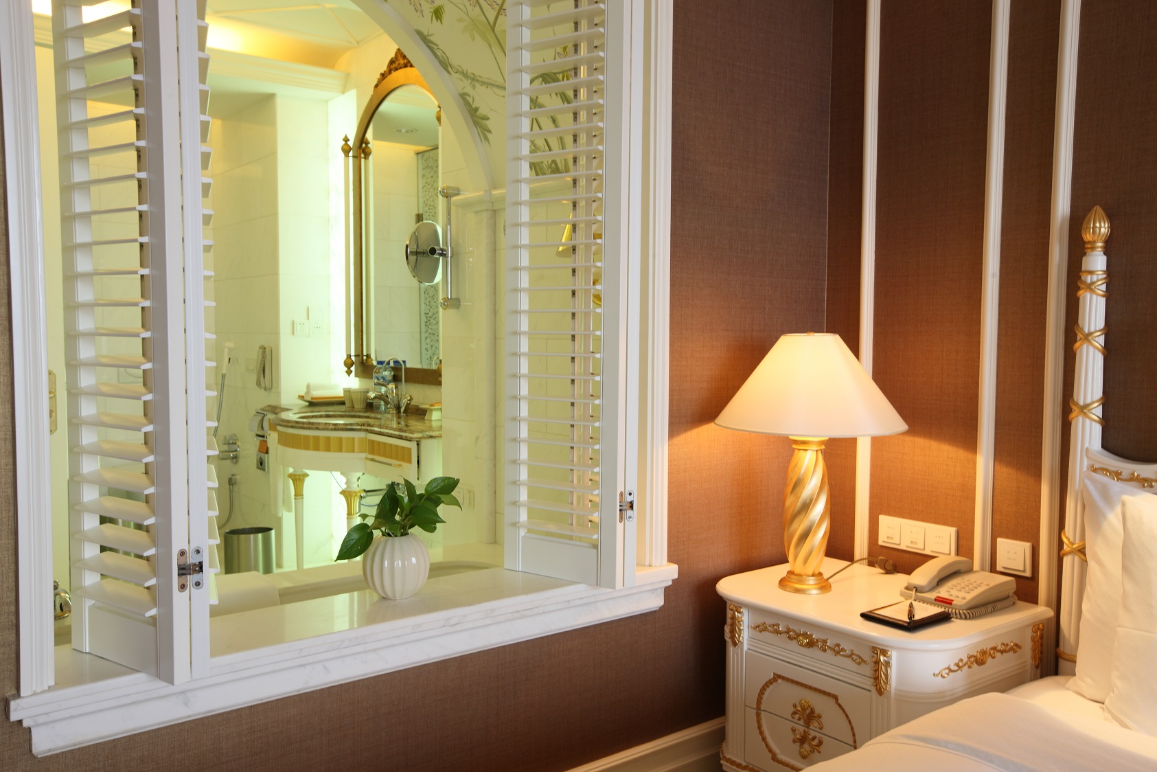 行政大床房【俯瞰繁荣城景+欧式风情·舒睡床垫+汉斯格雅衞浴】