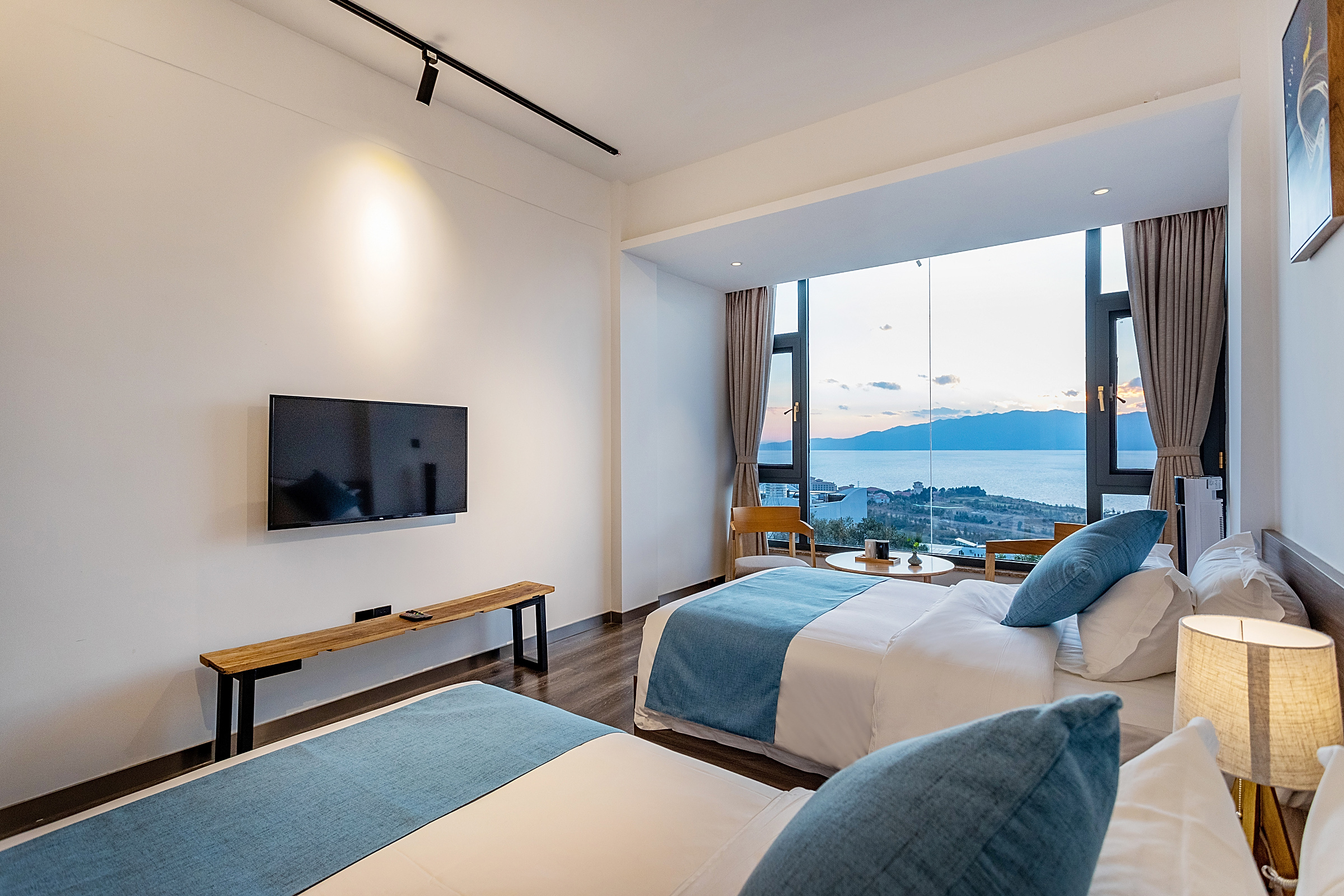 若见·全湖景双床房