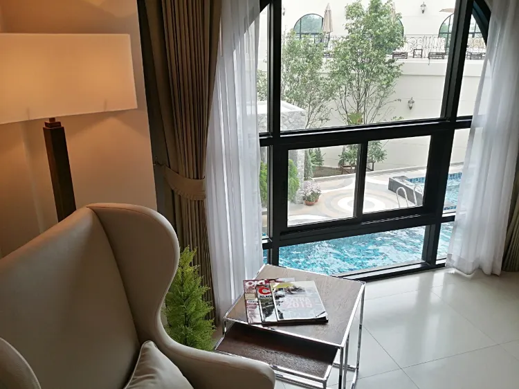 ห้องคาบาน่า 1 เตียง วิวสระว่ายน้ำ