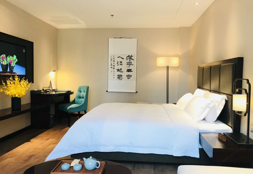 拈花精品大床房（L型4人沙發+詩意空間）