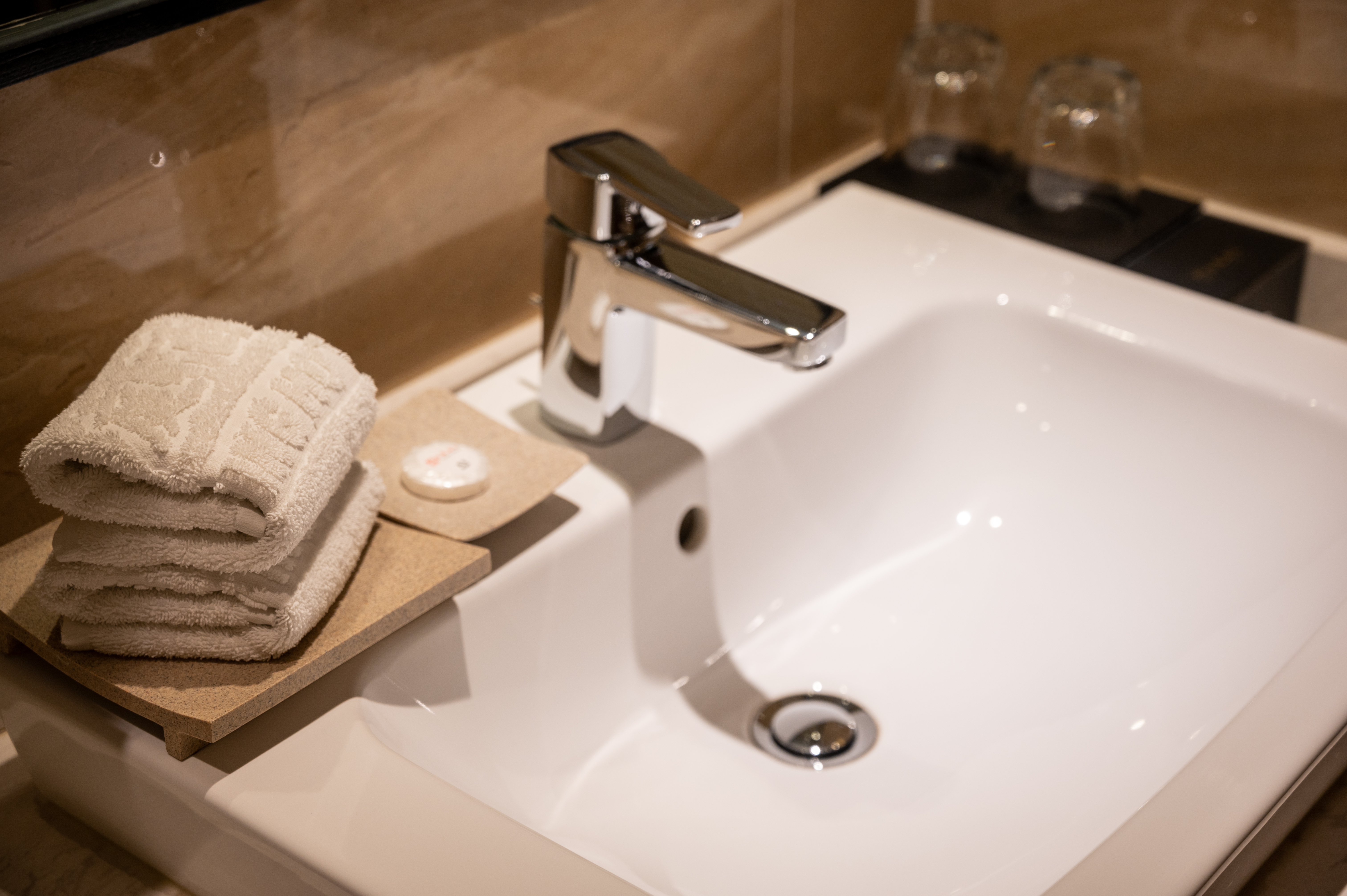 尊享浴缸双床套房（落地窗&精油泡泡浴）