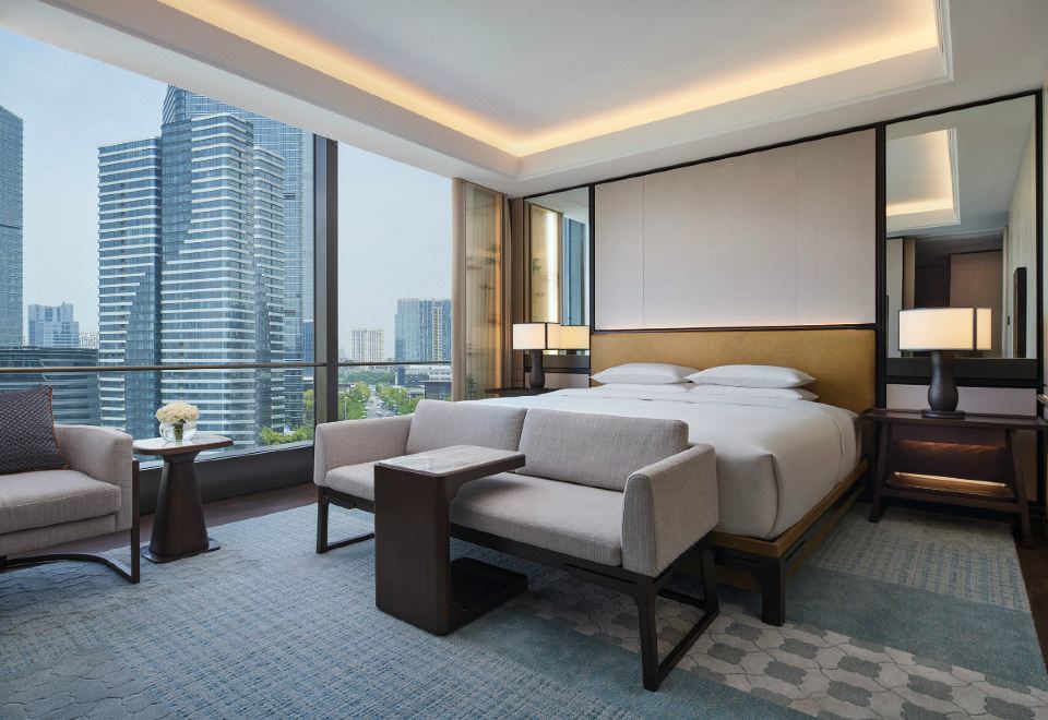 柏悦行政湖景露台套房