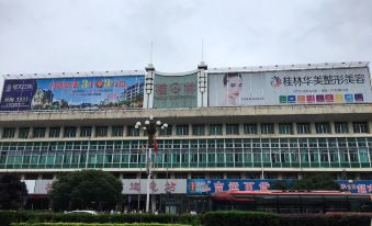 Qiju Youth Hostel (Guilin Station Liangjiang Sihu)