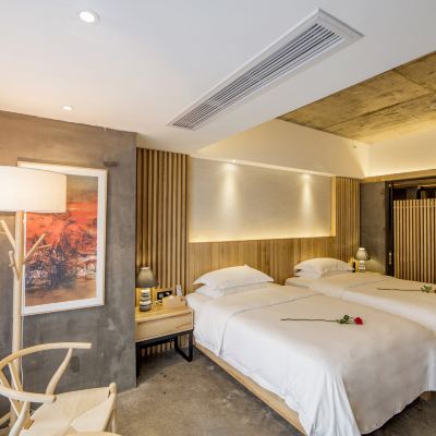 豪華雙床房+金可兒床墊 四大名築美學客棧（天門山國家森林公園店）優惠