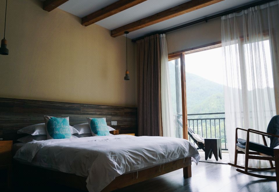 Danmo Creek-View Double Bed Room