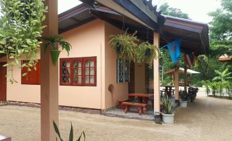 Baan Pakkhlong Tha Chai Homestay