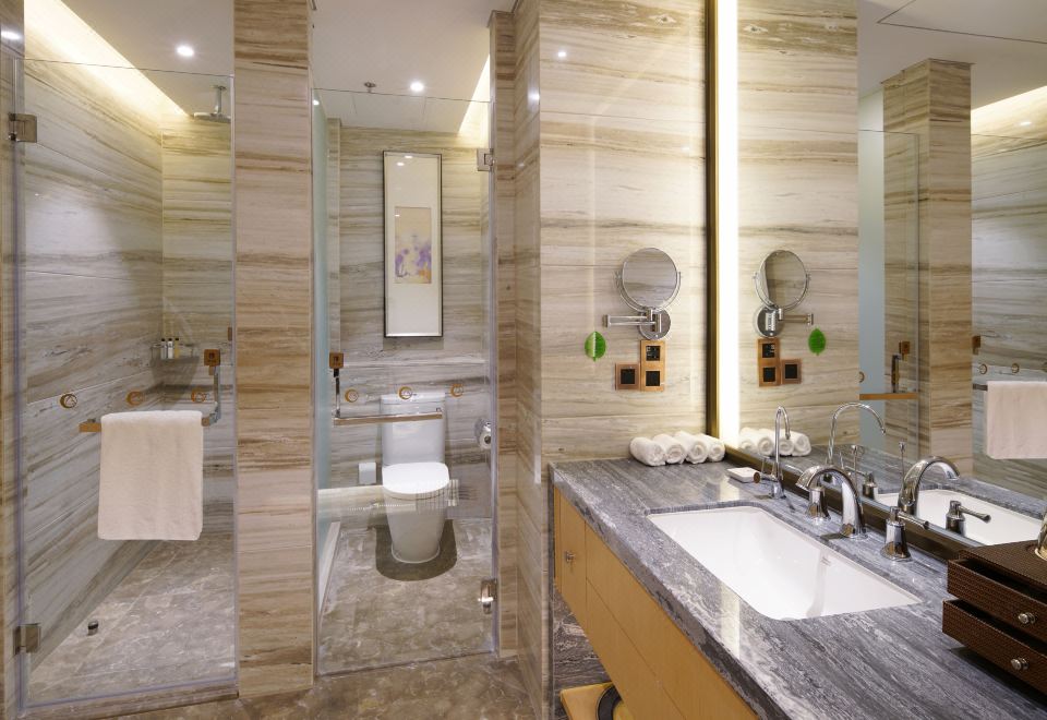 豪華大床房-欣賞城市靜謐中的園林景緻