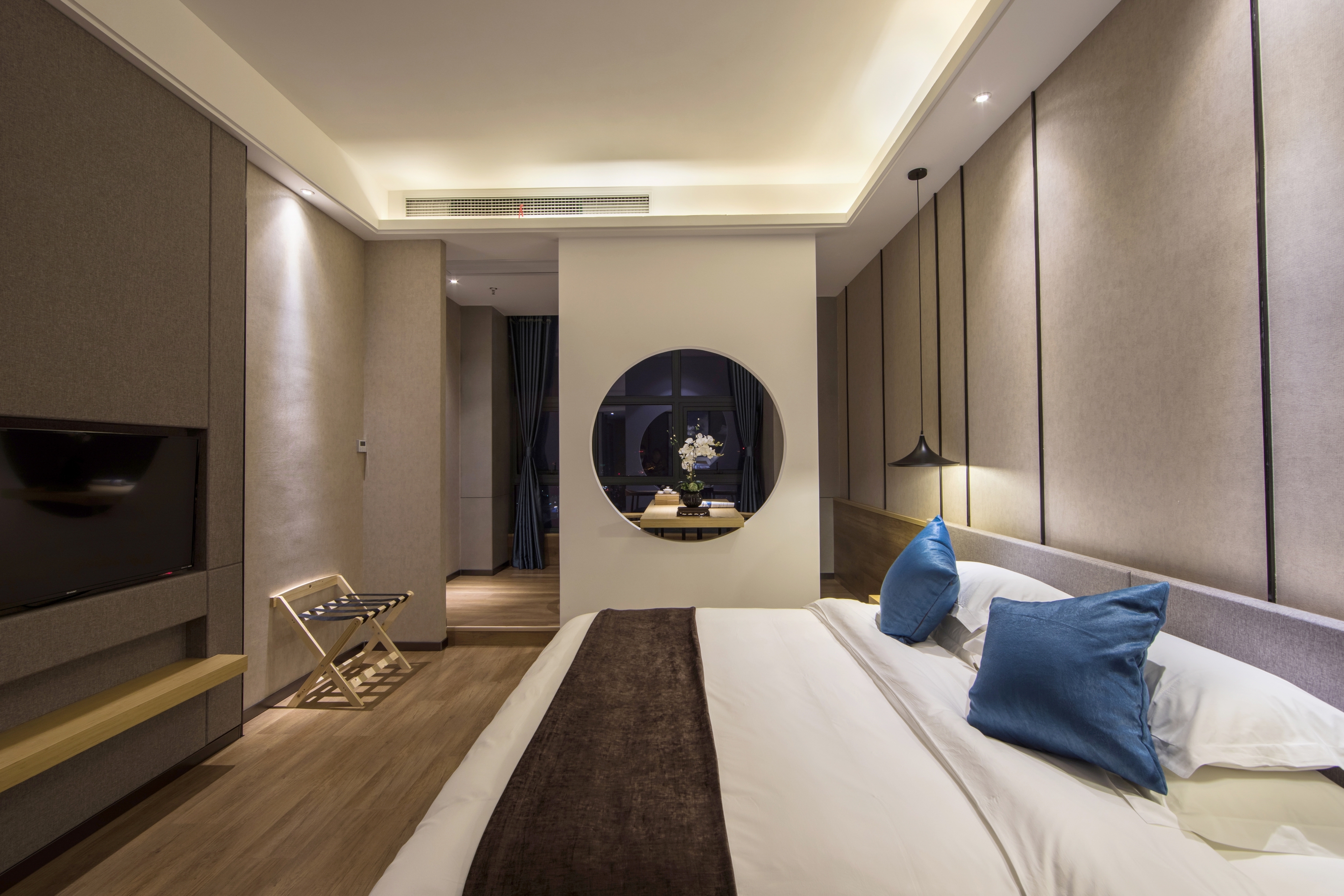 雅致大床房（高空落地城景+功夫泡茶）