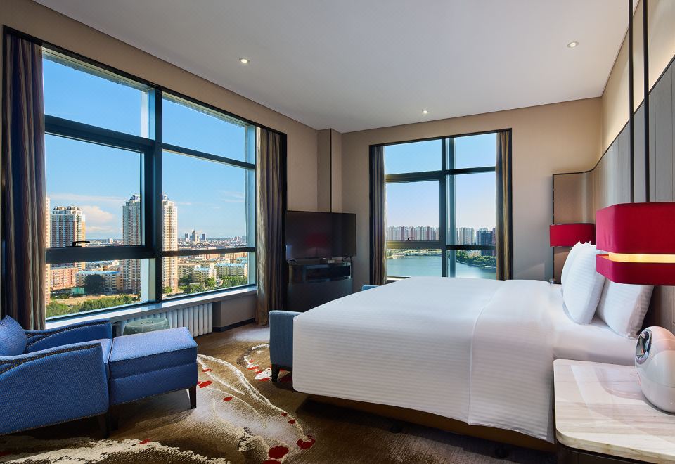 豪華湖景套房（全景浴缸+迷你小冰箱+歐舒丹洗護用品）