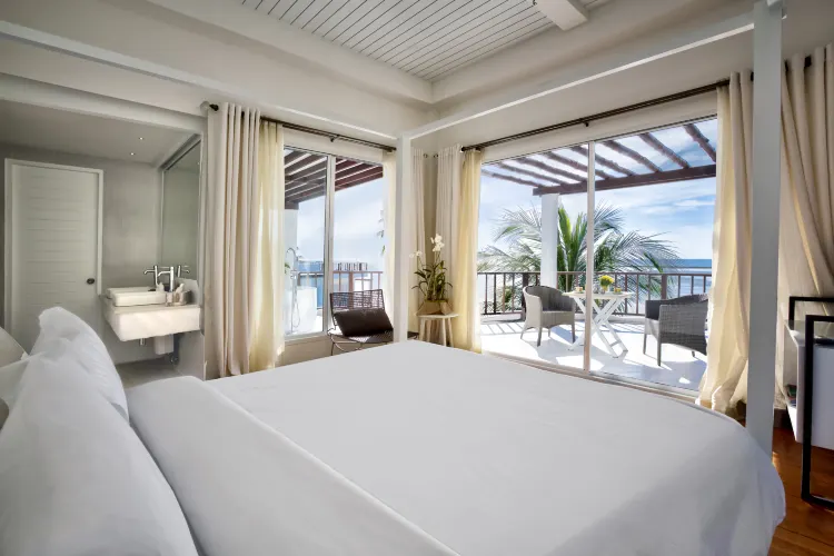 โอเชียนพาโรนามิกเพนท์เฮาส์ & สปา