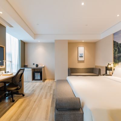 豪華套房（零壓床墊+液晶投屏+舒適乳膠枕+迷你冰箱+水吧枱+獨立衣帽間） 杭州錢江新城亞朵酒店優惠