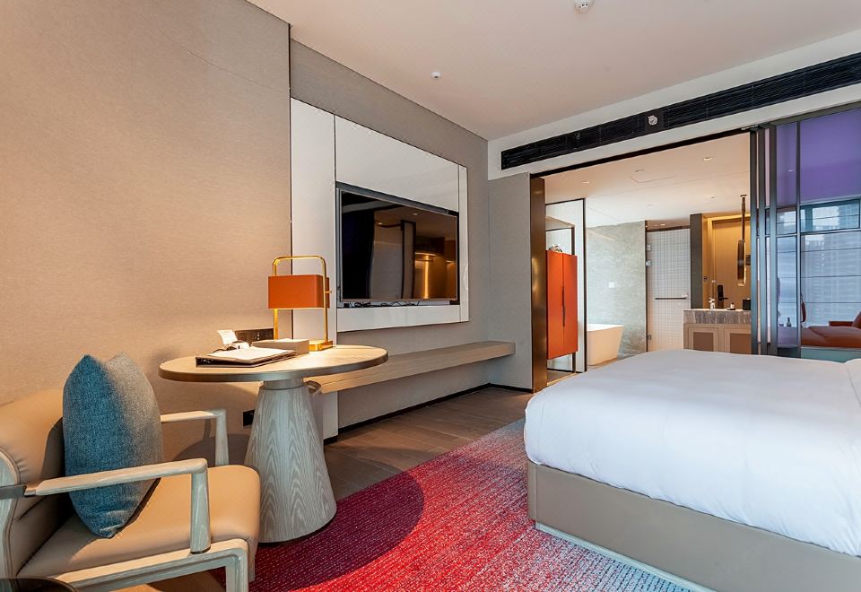 商务城景大床房（观鹭岛城际风光）