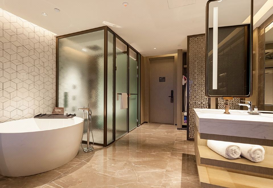 行政海景大床房（180度全落地窗看海景日出）