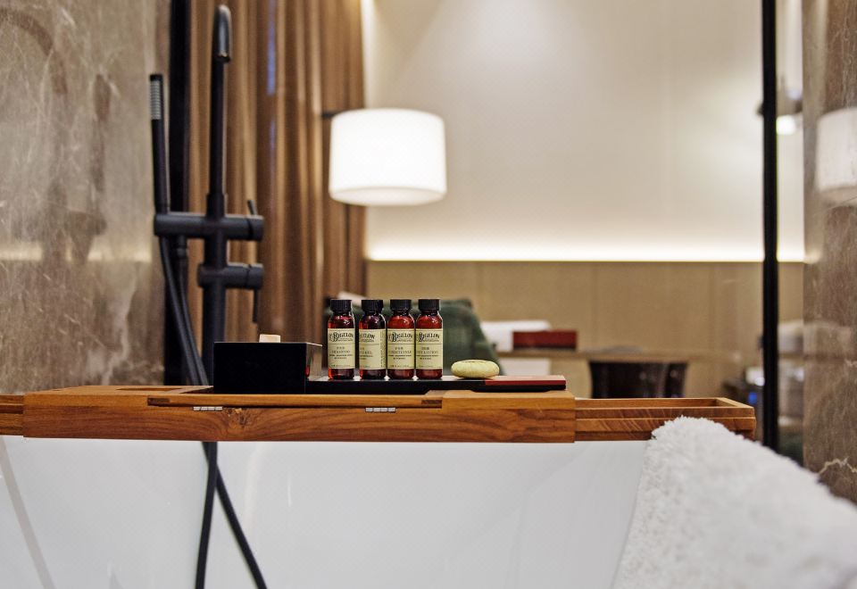 贵宾楼|悠然大床房（Mini吧+英国轻奢床垫+电视投屏）