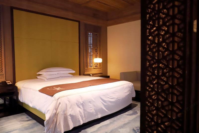 新安园林府邸家庭房