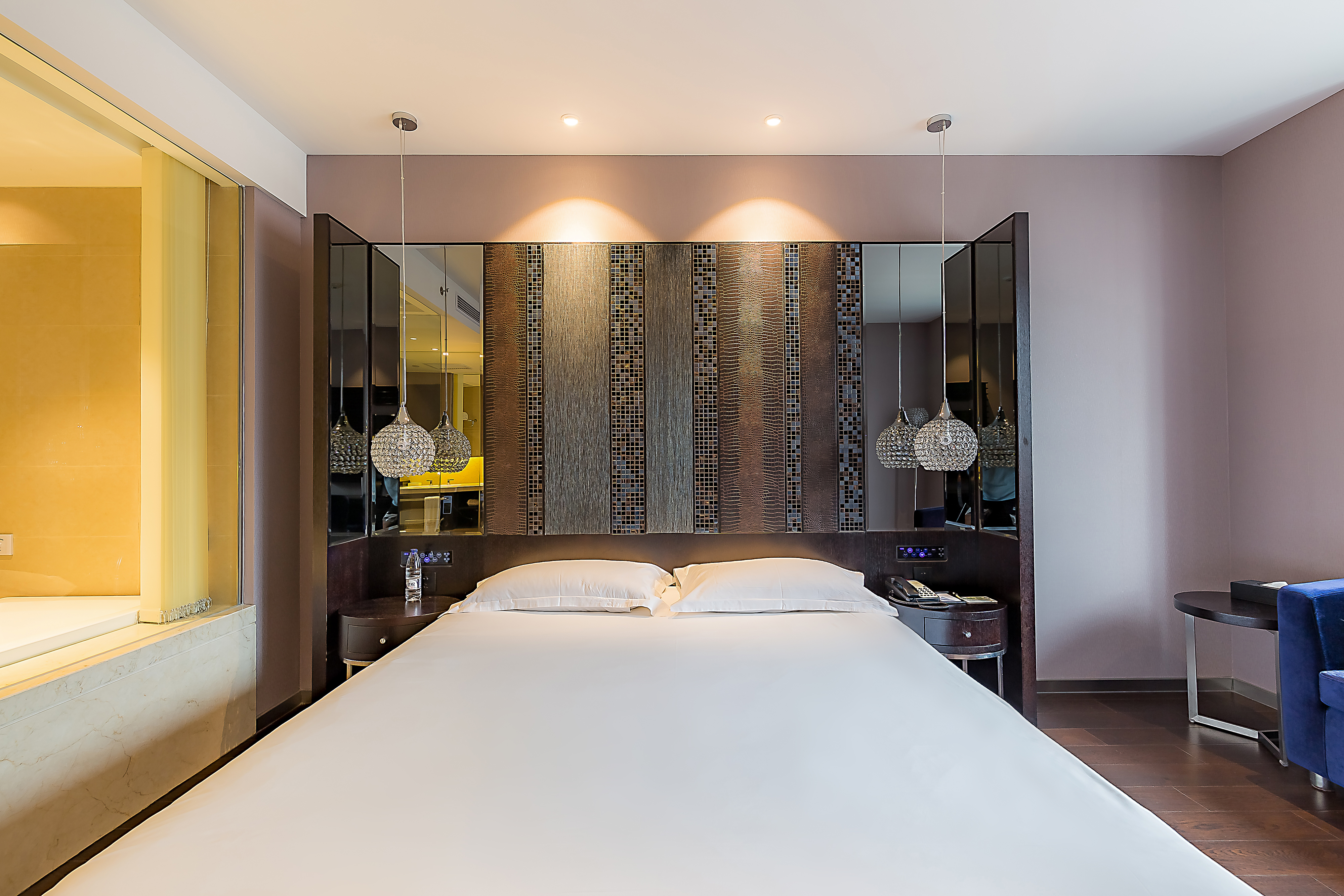 商务大床房（电视投屏+小冰箱）