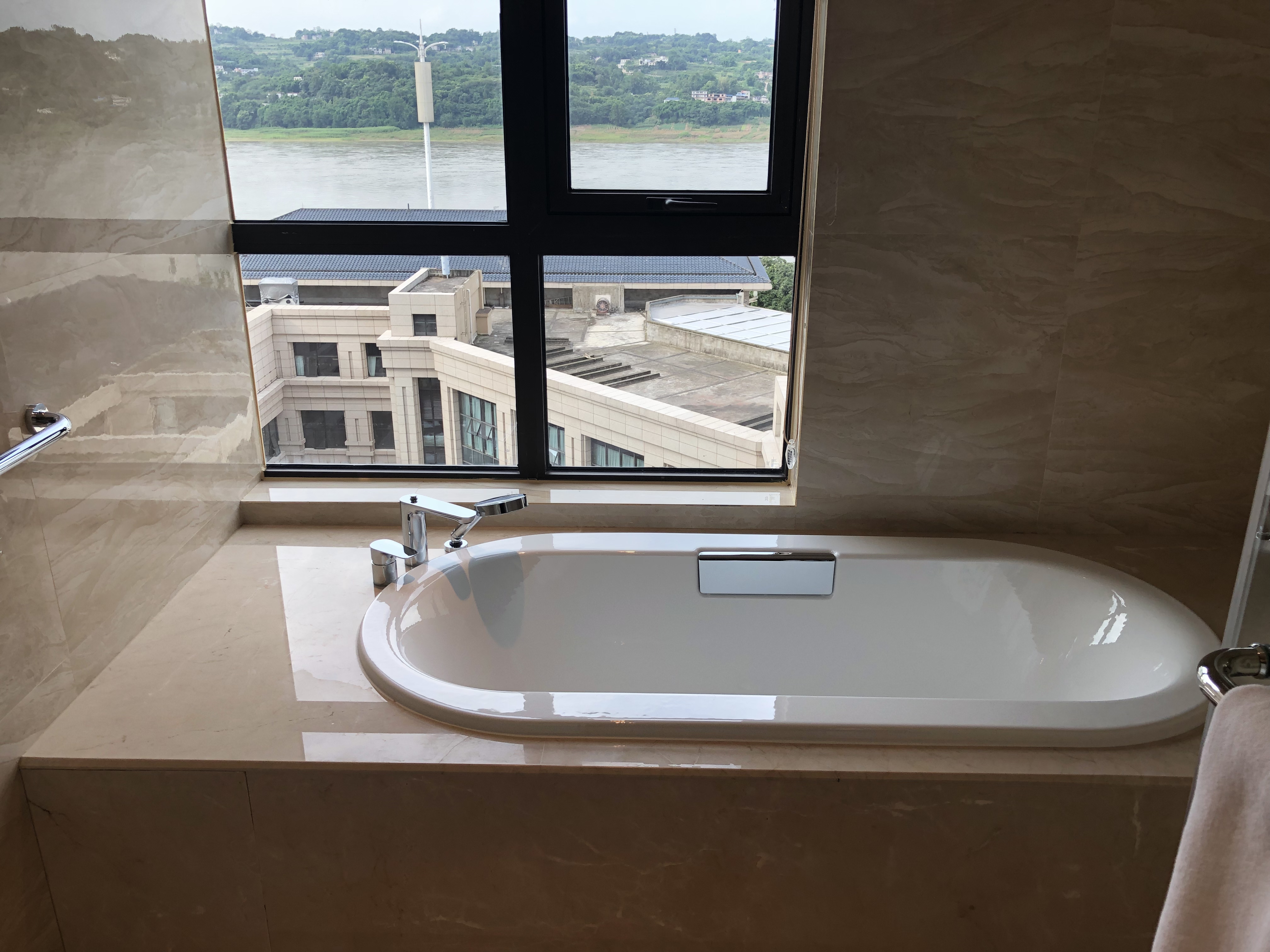 豪华江景大床房