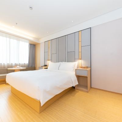 高級大床房（乳膠枕+智能投屏） 全季飯店（上海江寧路地鐵站店）優惠