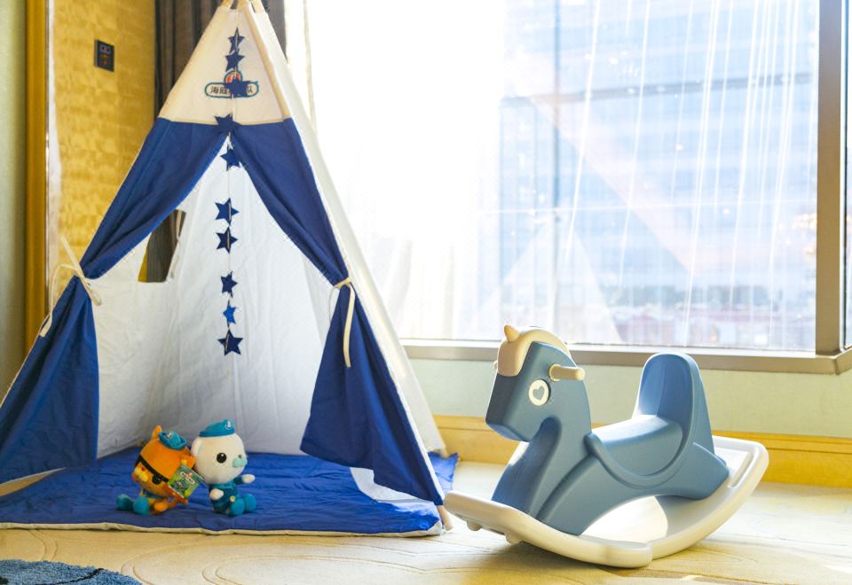 Wanda Realm FushunThemed Family Friendly Room (King Bed) (Bathtub)