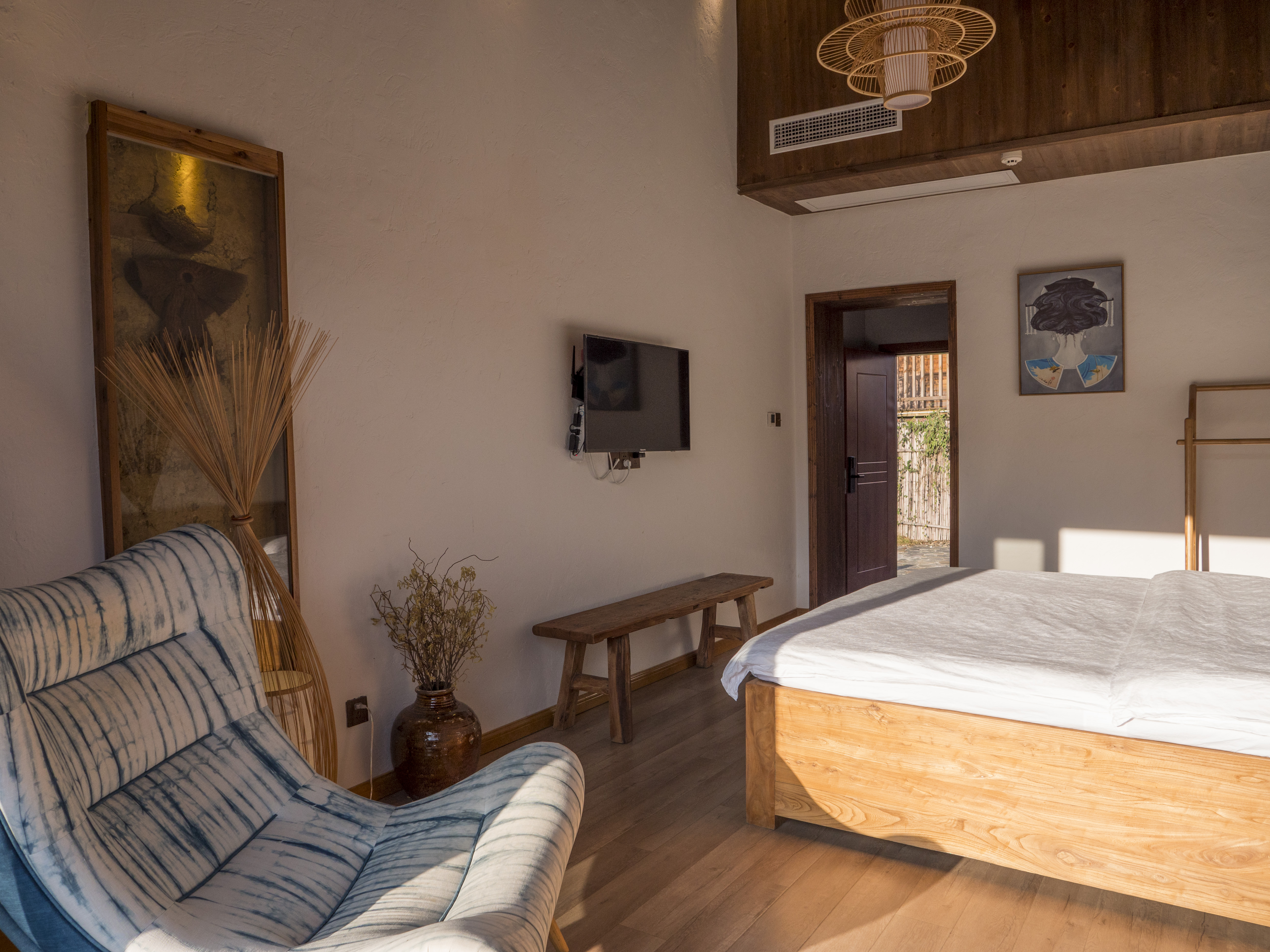 Light Snow Double Bed Room (East Garden With Private Balcony)