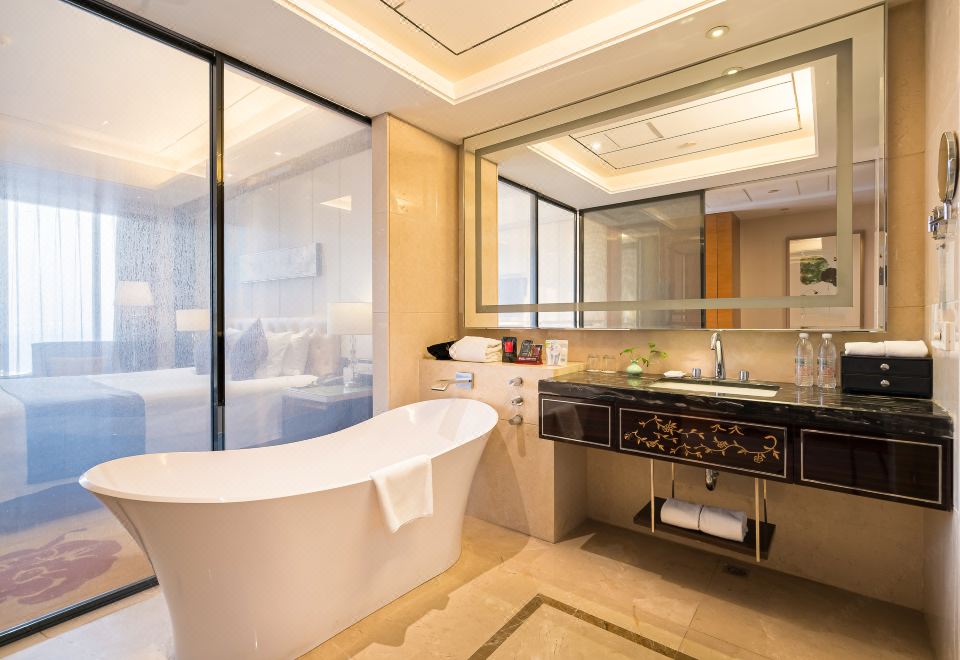 豪華河景大床房