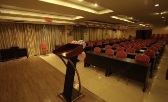 QMAX Peninsula Hotel (Huainan Top 100 Business and Trade)