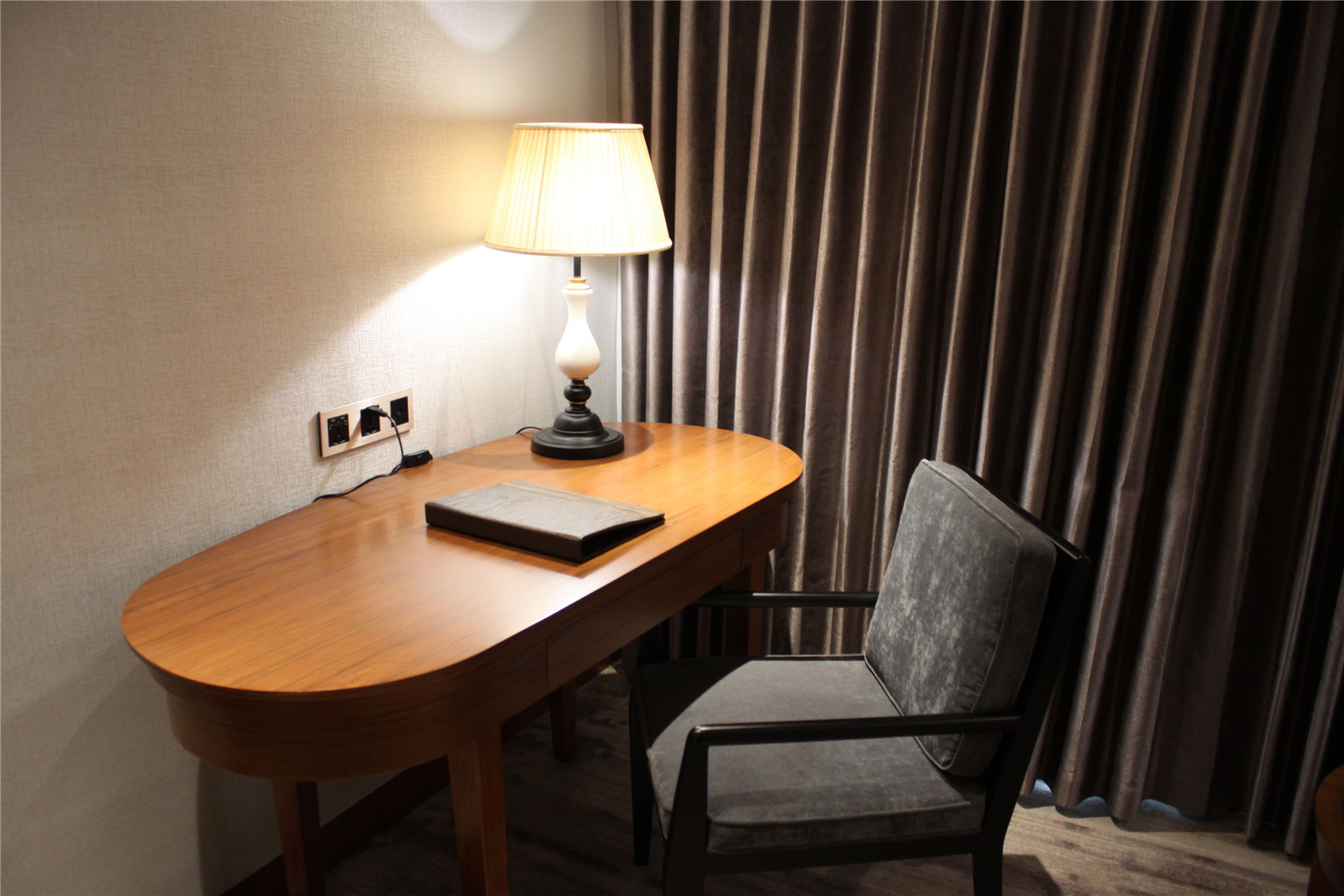 豪华大床房（超大房间+浴缸+智能马桶）