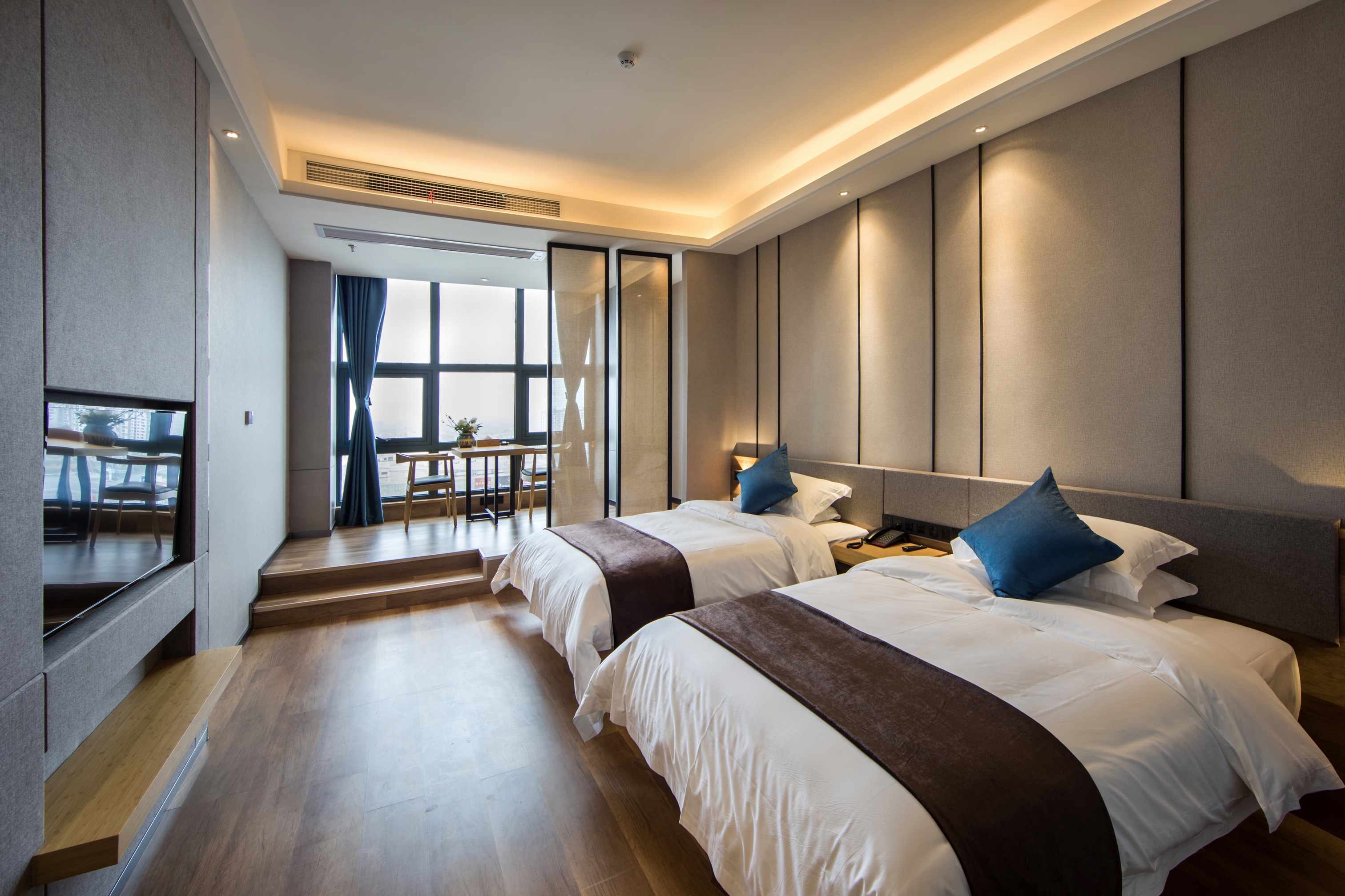 精典双床房（落地高空城景+静逸睡眠）