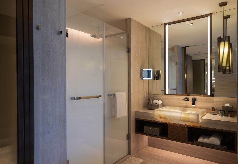 尊享阳台山景大床房