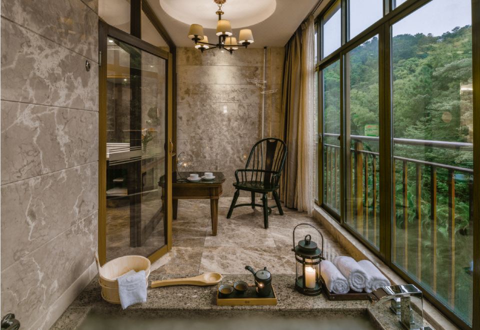 森林泡池大床房-认证珍稀温泉水