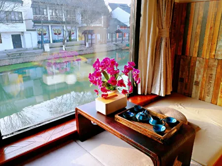 Tongli Qingyuan River View Holiday Inn