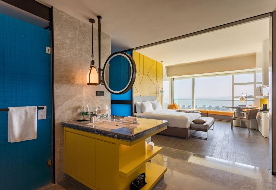 豪華海景大床房（180度全落地窗看海景日出）