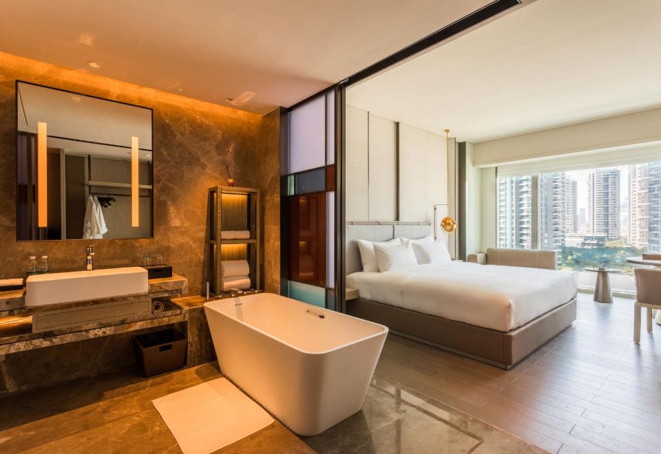 商务城景大床房（观鹭岛城际风光）