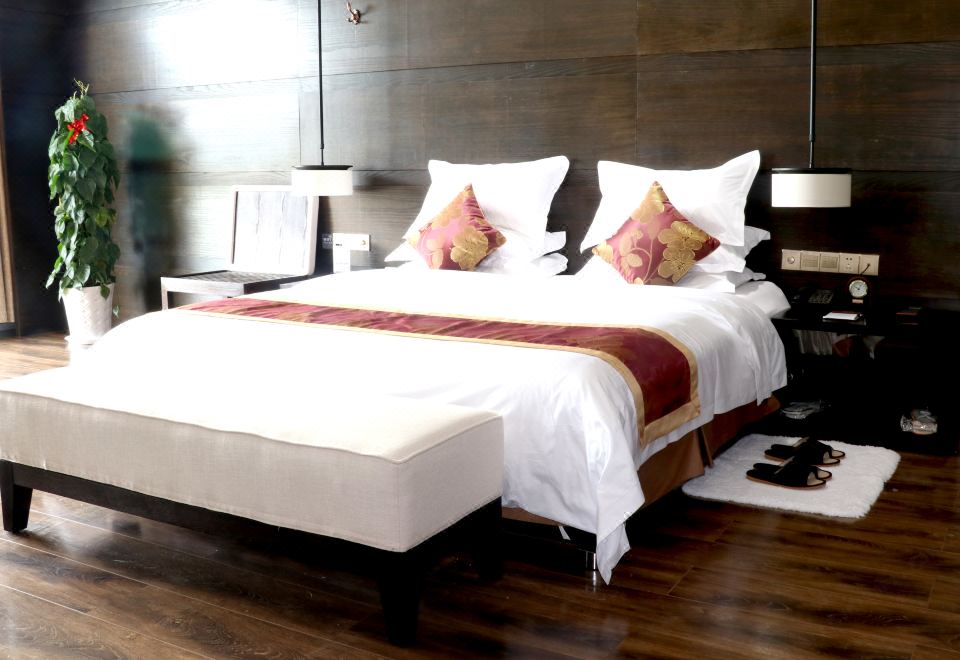 Deluxe Suite (Main building)