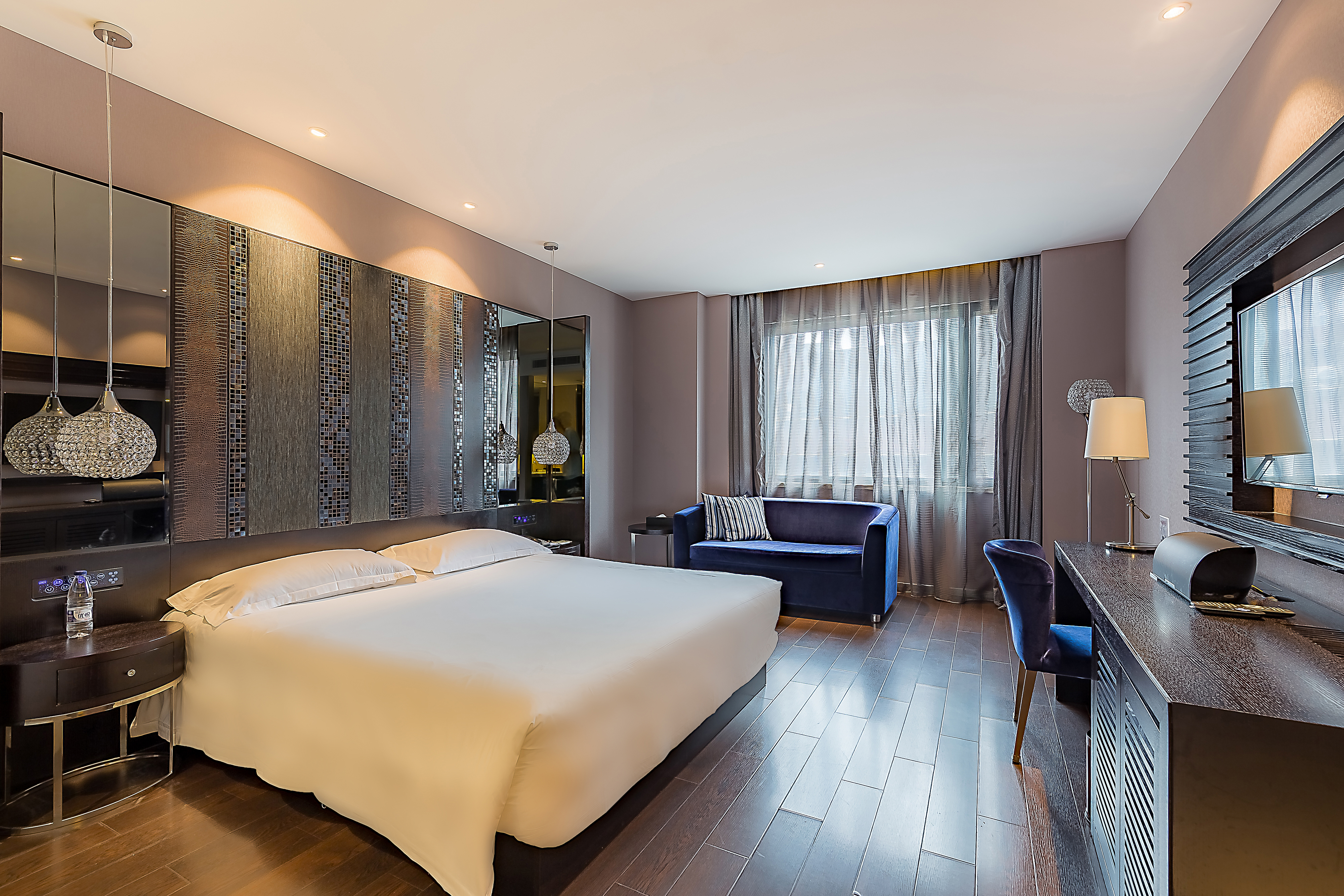 商务大床房（电视投屏+小冰箱）