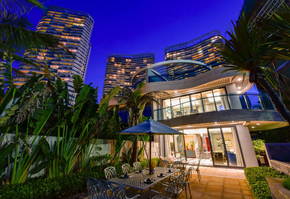 蝶型四房两厅别墅