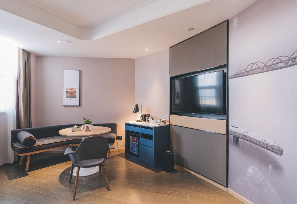 Jimu Double Bed Room