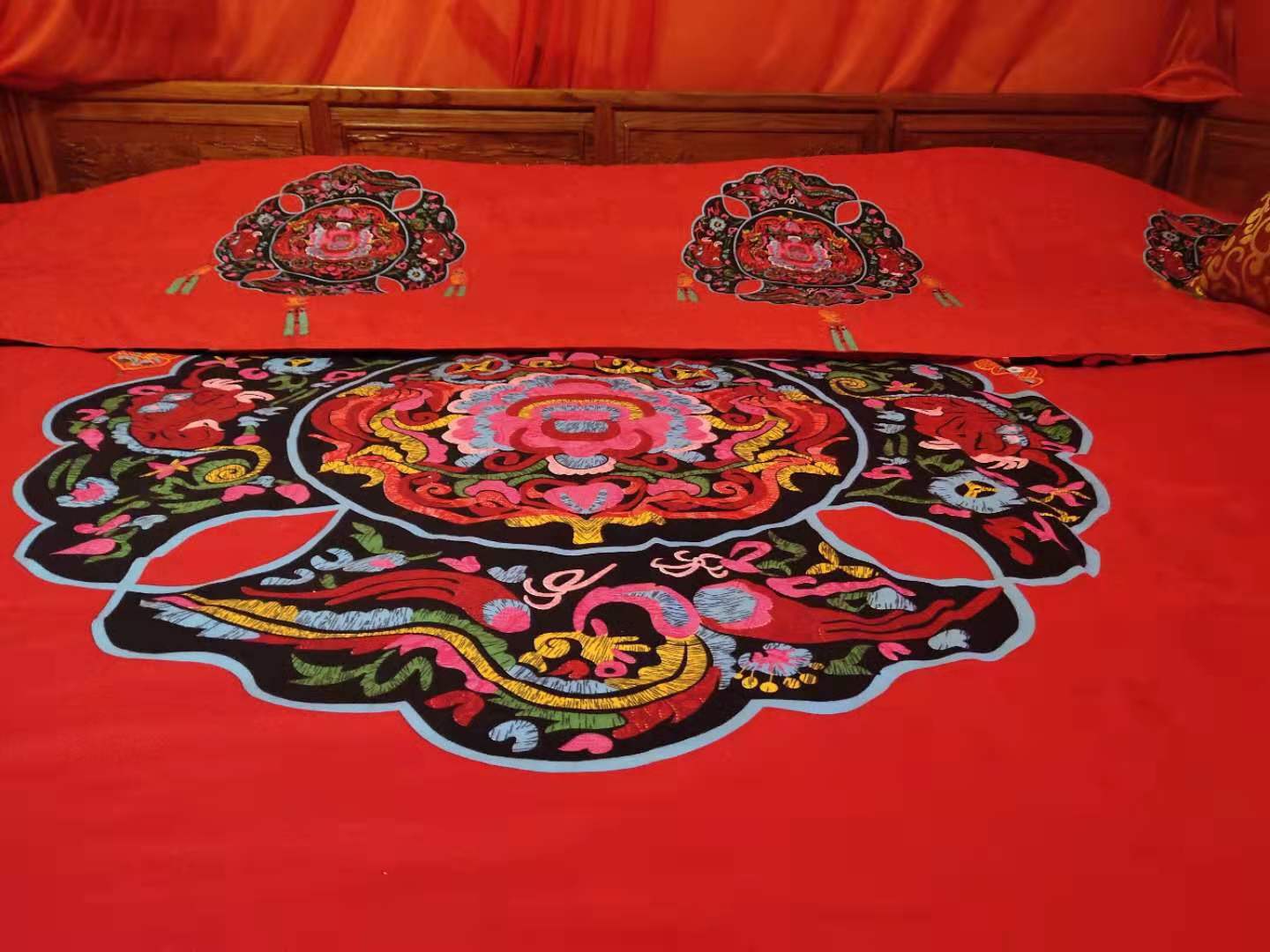 雕梁画栋龙凤床（含罗汉榻）