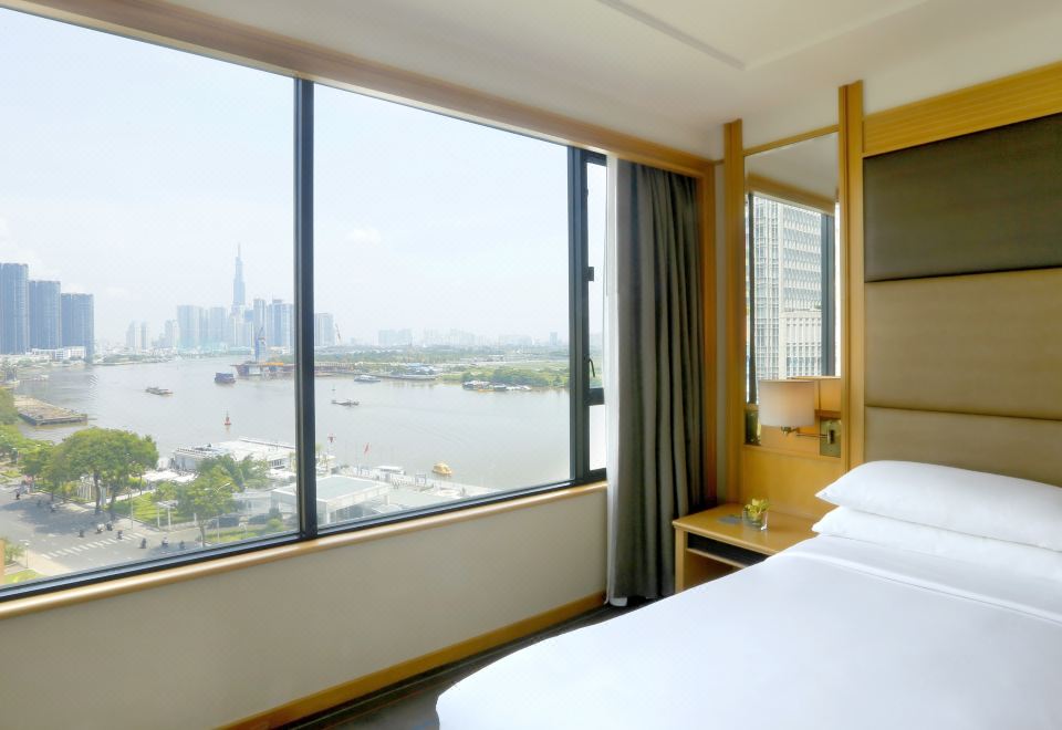 Renaissance Riverside Hotel SaigonR Club King Room
