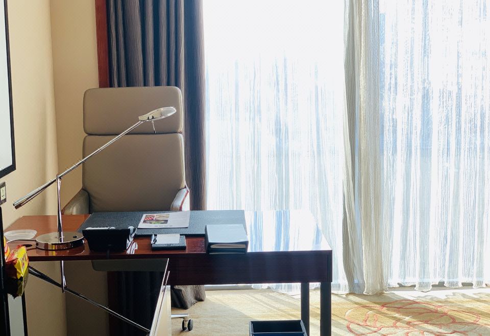 Sheraton Langfang Chaobai River HotelDeluxe Suite